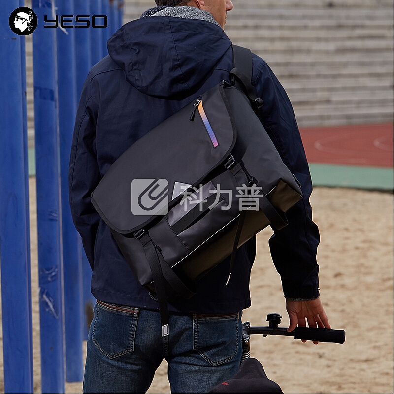 户外大师 YESO 户外大师（YESO）单肩斜挎包 男包休闲运动包 男防水皮膜背包903601黑色