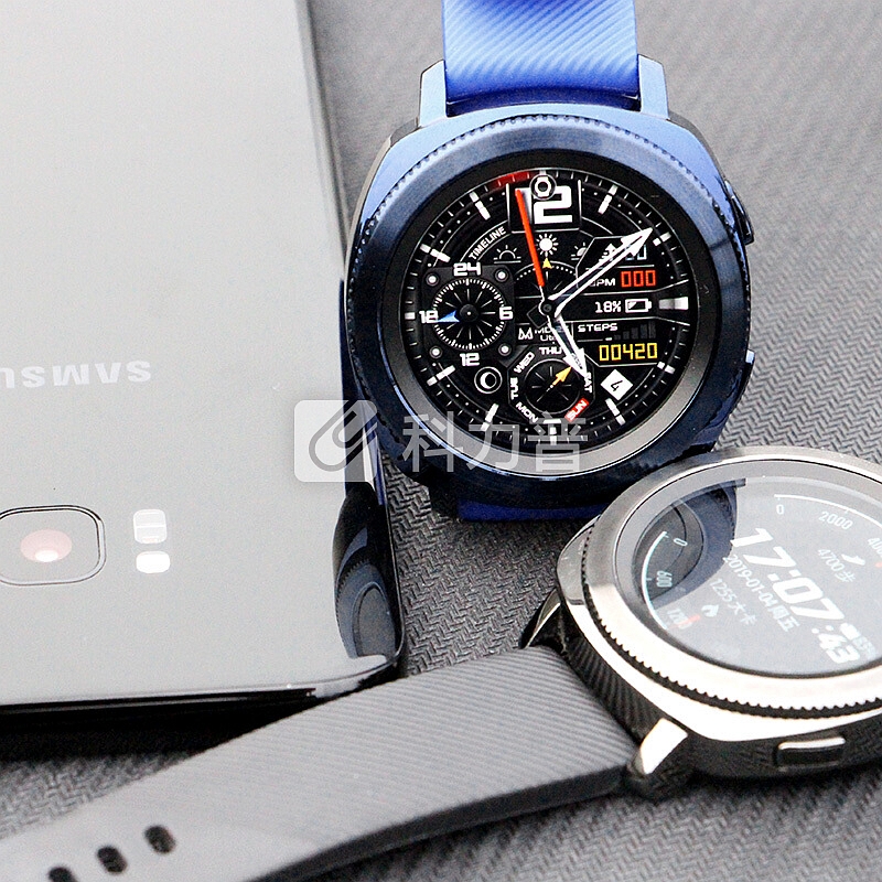 三星(SAMSUNG)Gear Sport运动手表 第二代智能手表 实时心率监测 GPS定位 兼容安卓和IOS 游泳防水 黑色