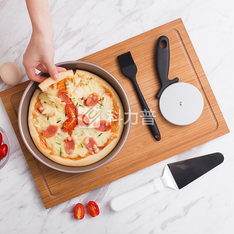 魔幻厨房 魔幻厨房(Magic Kitchen)9英寸披萨烤盘套装 家用烘焙模具 油刷pizza盘 MK-TZ005