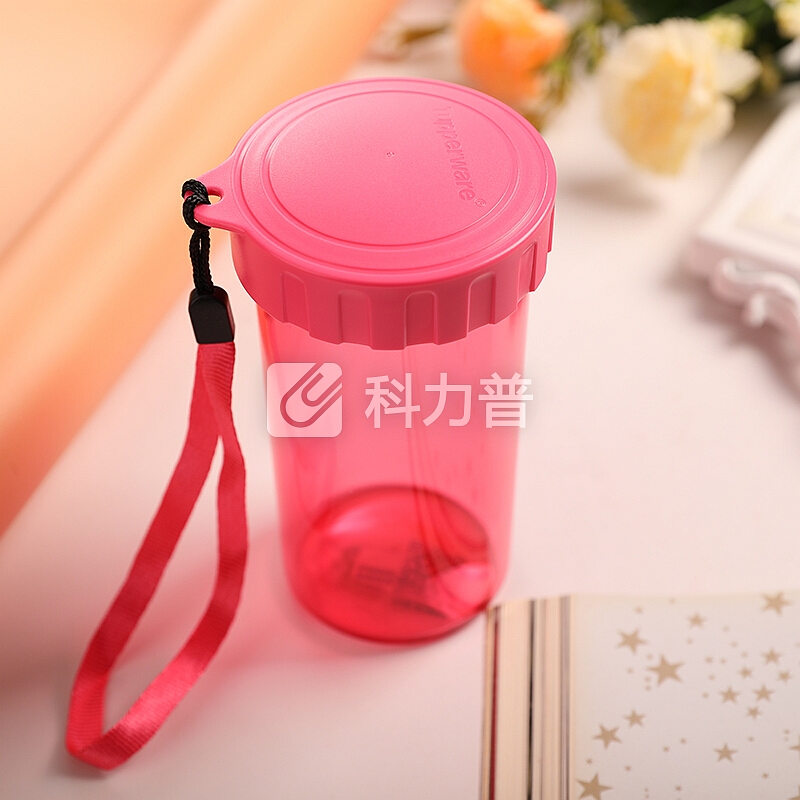 特百惠 特百惠（Tupperware）雅致塑料杯310ml 小巧便携带拎绳儿童随心水杯子 荔枝红