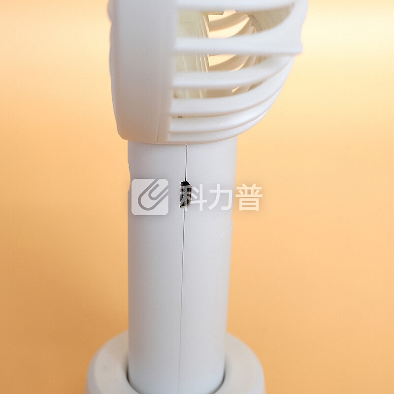 意尔嫚 意尔嫚 手持迷你小风扇 USB可充电风扇 办公室台式桌面学生宿舍静音大风力小电扇 白色