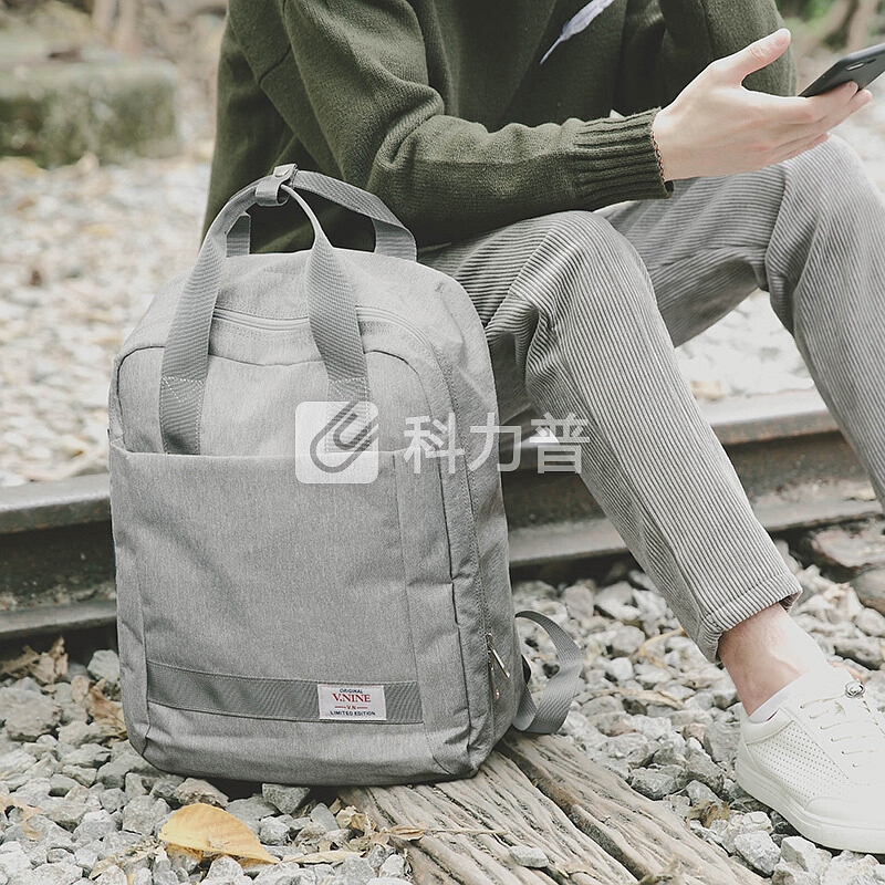 第九城(V.NINE) 双肩包男士电脑包13/14/15.6英寸商务休闲大容量旅行背包防水书包 VD7BV33913J 灰色